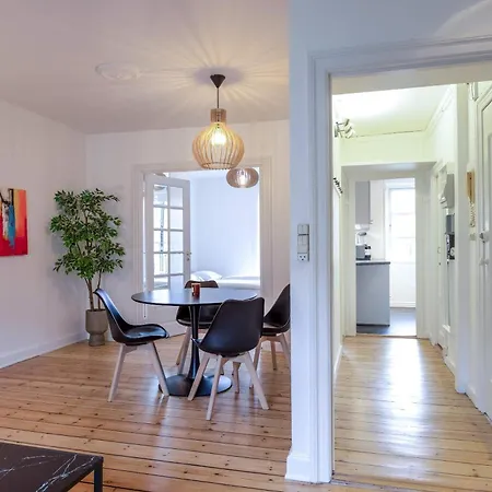 Cozy 2-bedroom Apartmán *